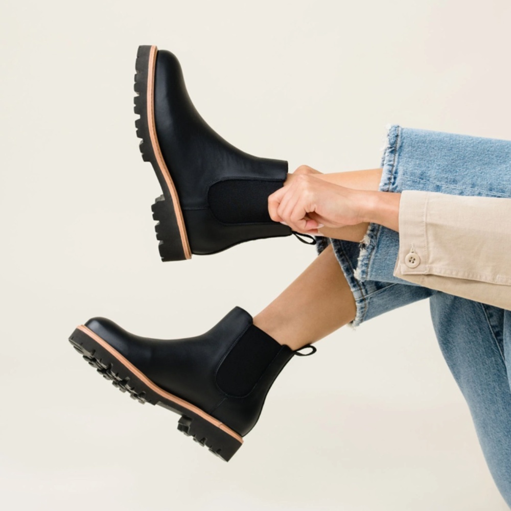 Nisolo Go-To Lug Chelsea Boot, Black, Size 8.5, NEW IN BOX - Picture 7 of 8